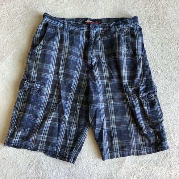 Airwalk Men’s Blue Plaid Cargo Shorts - Picture 1 of 16
